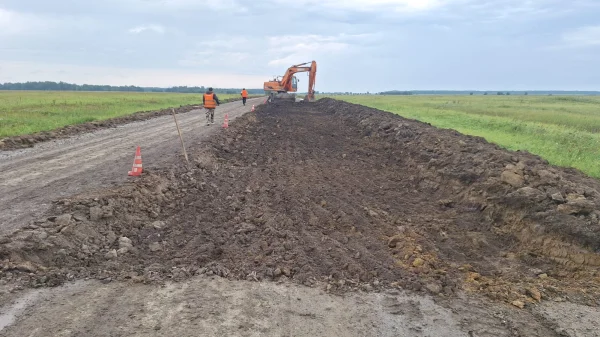 В Чановском районе идет ремонт дороги от села Старые Карачи до поселка Озеро-Карачи