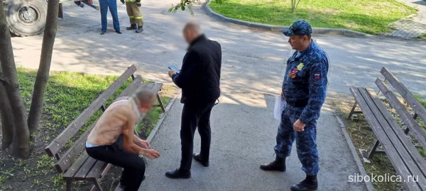 В Татарске невменяемый мужчина хотел сжечь свою квартиру